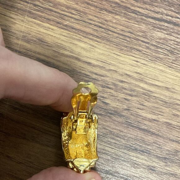 Paolo Gucci Signed Vintage Half Hoop Clip on Gold Plated Earrings. - Picture 5 of 7